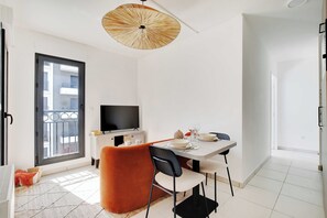 Apartment | Dining - Elegant Appt - 1bdr/2p - Near Paris & La Defense (Suresnes)