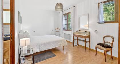 Guest Room â Chambre Blanche 28 mÂČ â Mountain View & Private Pool