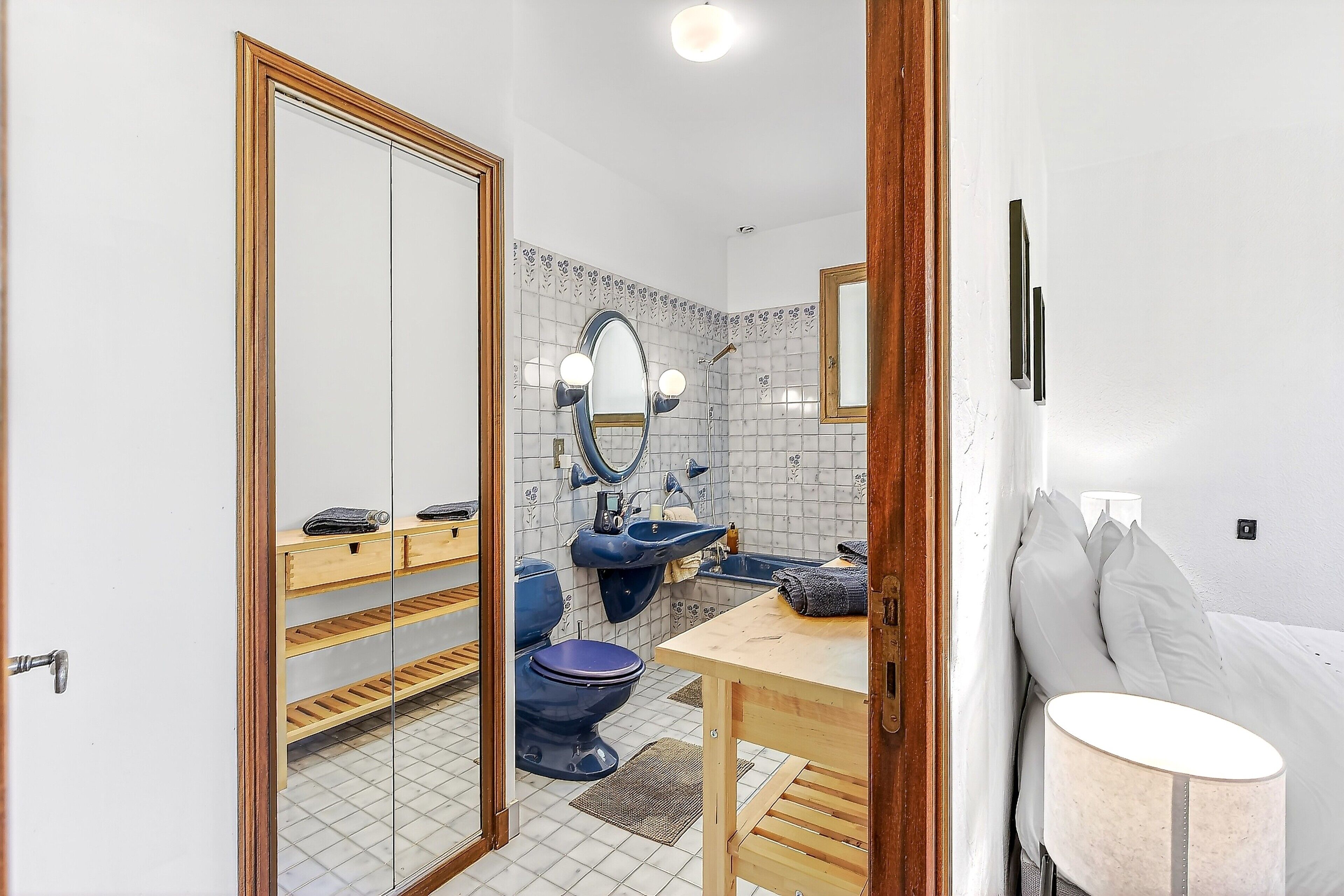Een douche, een haardroger, handdoeken