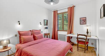 Chambre dâhĂŽtes - Chambre Corail 18 mÂČ - avec vue montagne & piscine privĂ©e
