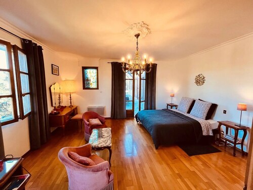 Guest Room – 40 m² Master Suite with Mountain View & Private Pool