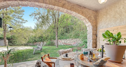 Guest Room – 40 m² Master Suite with Mountain View & Private Pool