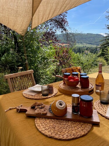 Guest Room – 40 m² Master Suite with Mountain View & Private Pool