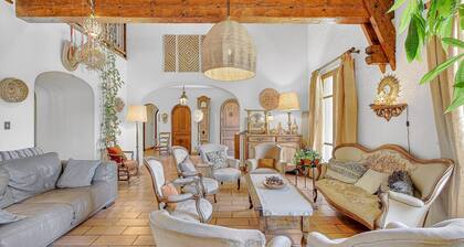 Guest Room – 40 m² Master Suite with Mountain View & Private Pool