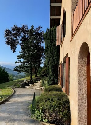Property grounds - Le Domaines Des Thermes – T2 with Shared Pool, Peaceful Setting and Mountain Views (Gap)