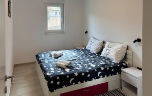 2 bedrooms, iron/ironing board, free WiFi