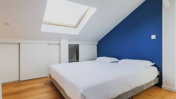 3 bedrooms, laptop workspace, iron/ironing board, bed sheets