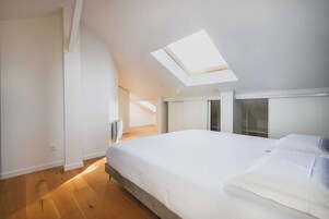 Apartment | 3 bedrooms, laptop workspace, iron/ironing board, bed sheets