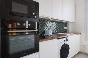 Apartment | Private kitchen | Fridge, microwave, oven, stovetop - Magnificent Apartment -2br-6p- Saint-denis (Saint-Denis)
