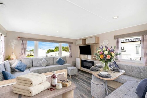 Stylish Caravan Haven Seton Sands only 25min to Edinburgh