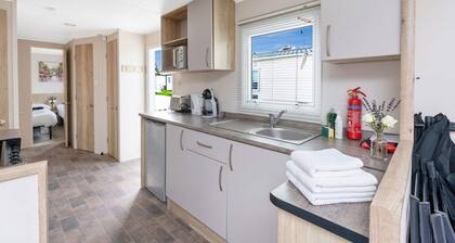 Stylish Caravan Haven Seton Sands only 25min to Edinburgh