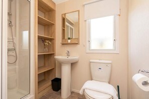 Shower, hair dryer, towels, shampoo