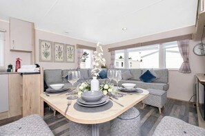 Dining - Stylish Caravan Haven Seton Sands only 25min to Edinburgh (Port Seton)