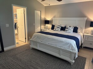 2 bedrooms, iron/ironing board, free WiFi, bed sheets - Relaxing cottage at PGA National Golf resort and close to beaches. (Palm Beach Gardens)