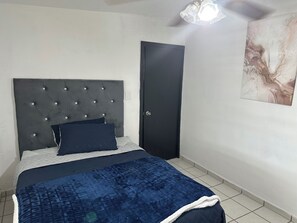 2 chambres, fer et planche à repasser, Wi-Fi, draps fournis