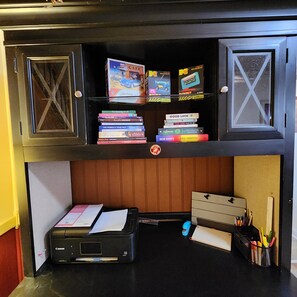 Interior - The Stone House - 3beds/1 1/2 bath  Private Fenced Backyard w/ Grill & Fire Pit (Chillicothe)