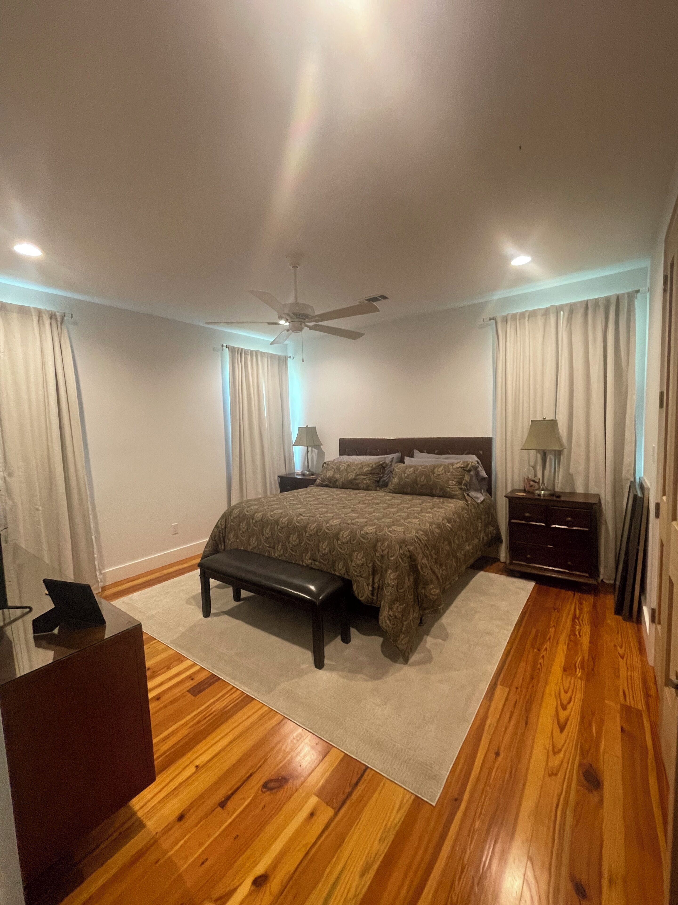 5 bedrooms, iron/ironing board, WiFi, bed sheets