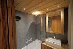 Apartment | Bathroom - Warm Alpine Apartment 2BR 5P - Megeve (Megeve)