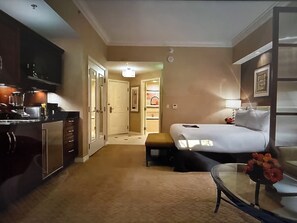 Room - Luxurious suite with Jacuzzi, Swimming Pools, Free Parking, Walking to the strip (Las Vegas)