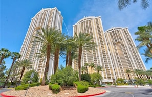 Exterior - Las Vegas Luxury suite with Jacuzzi, Pools, Free Parking, Walking to the strip (Las Vegas)