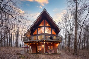 Exterior - Secluded Chalet: Trails, EV charger, Game Room (Lancaster)