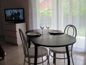 Dining - Studio 5 minutes from Biarritz (ARBONNE)