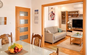 Smart TV, DVD player - Stunning home in Solin (Solin)