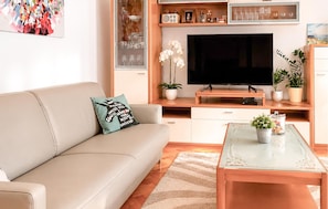 Smart TV, DVD player - Stunning home in Solin (Solin)
