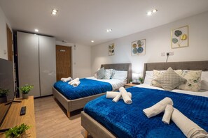 1 habitación, tabla de planchar con plancha, wifi gratis y ropa de cama 