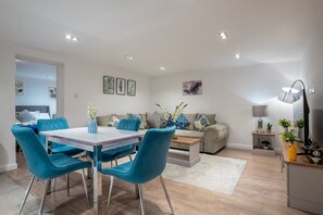 Interior - Cosy Battersea Flat | Zone 2 London | Sleeps 5 | Free Parking! (London)