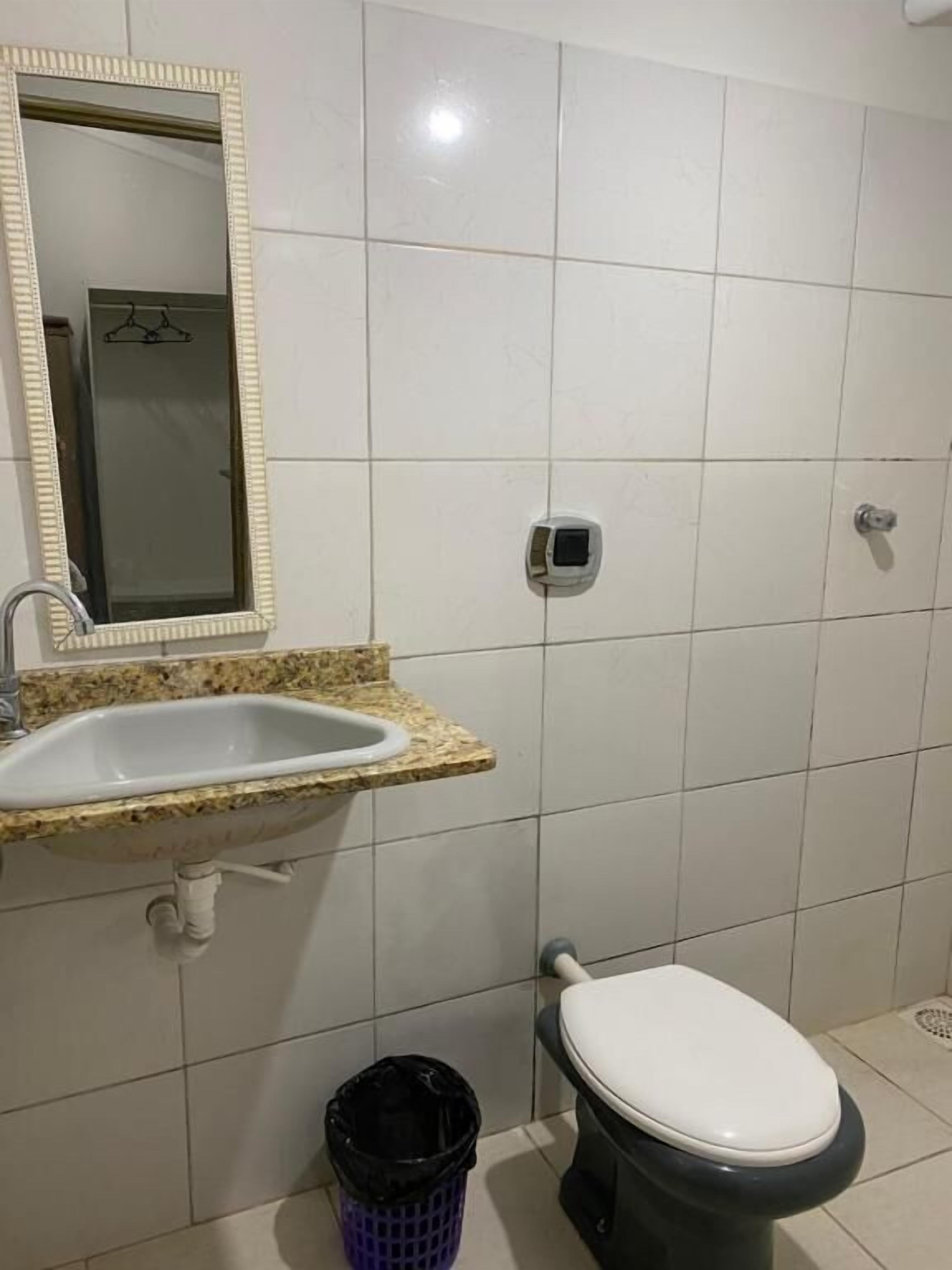 Economy Triple Room | Bathroom