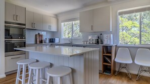 Fridge, microwave, oven, stovetop - Serene Suncrest - Pet Friendly with Heated Spa (Sussex Inlet)