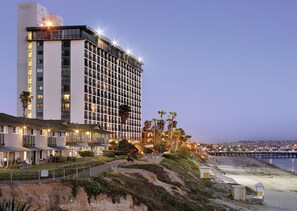 Exterior - Amazing 2-bedroom condo in beautiful San Diego on the boardwalk. Ocean views. (San Diego)