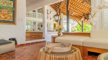 House, 5 Bedrooms, Private Pool | Interior