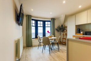 Dining - Penarth Blue Escape Studio (Vale of Glamorgan)