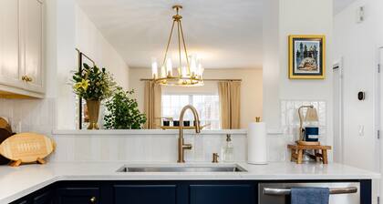 ND Retreat<>Luxury 3 B 3.5 BA Townhome 1.5mi to ND