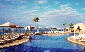 Pool - Luxury Condo: 7min downtown and beach, discounts on restaurants, golf, spa and more. (Cabo San Lucas)