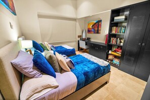 Room - Luxury Condo: 7min downtown and beach, discounts on restaurants, golf, spa and more. (Cabo San Lucas)