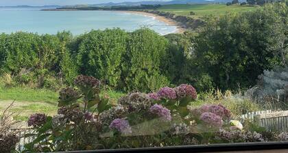 Private Kakanui Beach Escape: Surfer’s Sanctuary, Fisherman's Paradise.