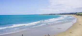 Private Kakanui Beach Escape: Surfer’s Sanctuary, Fisherman's Paradise.