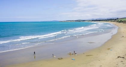 Private Kakanui Beach Escape: Surfer’s Sanctuary, Fisherman's Paradise.