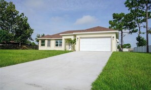 Exterior - Wonderful 4-bedroom house in charming Spring Hill ! (Spring Hill)