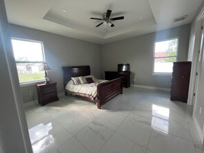 Room - Wonderful 4-bedroom house in charming Spring Hill ! (Spring Hill)