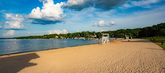 NEW Luxury 1st floor condo - Walk to the Abbey Resort, Sleeps 8!