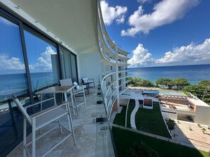 Outdoor dining - 2-bedroom condo in fabulous Cozumel with AC and fitness room (COZUMEL)