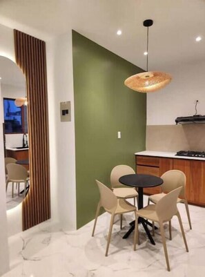 Dining - Modern and cozy with excellent location (San Cristóbal)