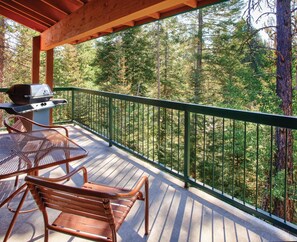 Outdoor dining - McCall | Family Lake Getaway | Pool + Hot Tub | 2BR (McCall)
