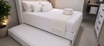 Modern, cozy room with Wi-Fi, TV, kitchen, double bed + extra bed.
