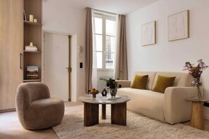Apartment | Living area - Superb Air-conditioned Apartment - Le Marais (Paris)