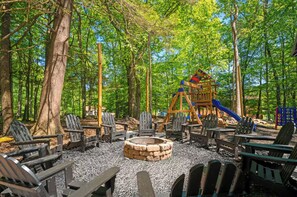 Children’s area - 5BR Private Hot Tub, Movie Theater, Game Room! (East Stroudsburg)